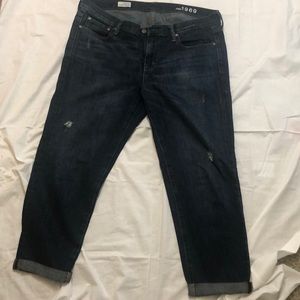 Distressed boyfriend jeans